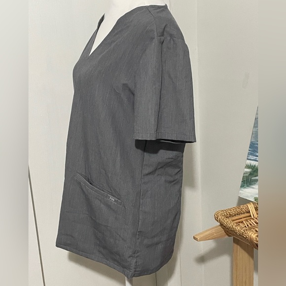 FIGS Medical Scrubs Women's Casma Three-Pocket Scrub Top Sz M Gray - Picture 11 of 16